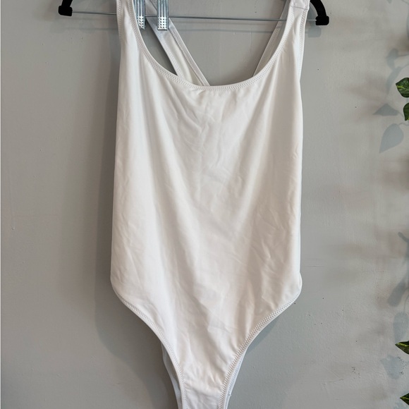 Volcom one piece - Picture 2 of 5